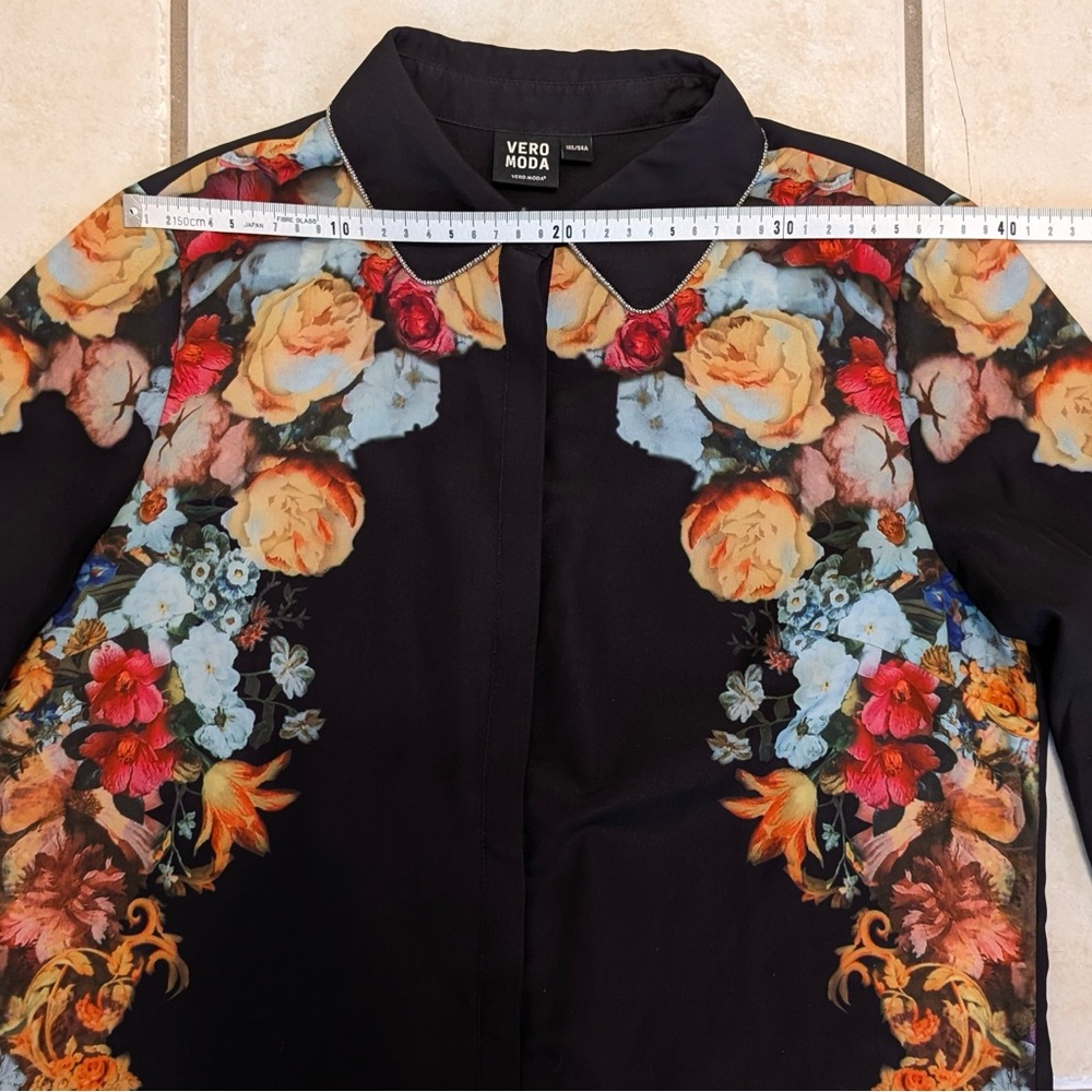 Size Small Vero Moda Floral Blouse Collared Button Down Shirt with Metallic Trim - Picture 6 of 15